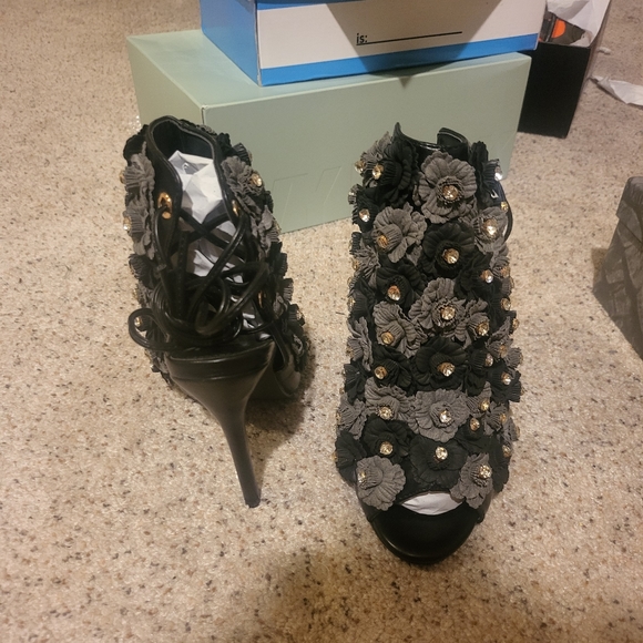 Beautiful shoes size 7 - Picture 3 of 5